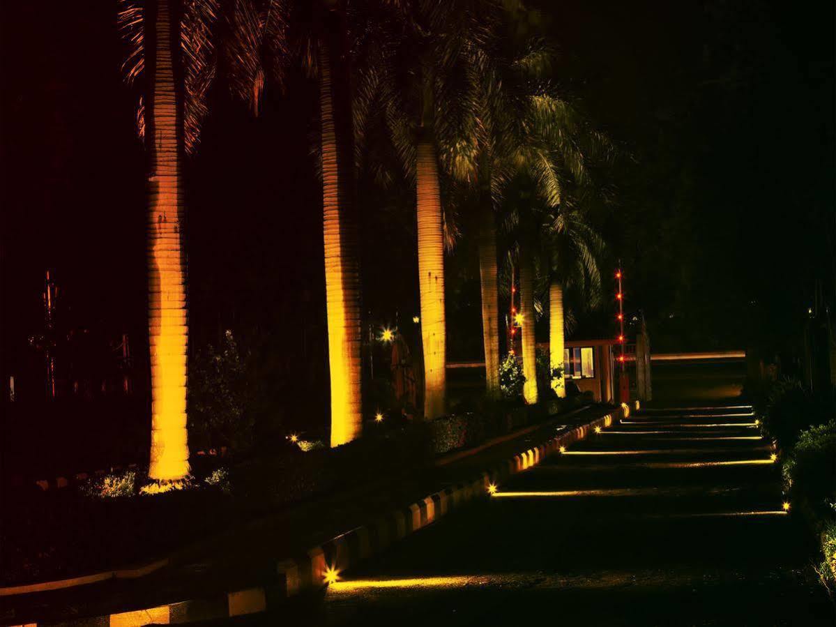 Pleasant Days Resort Chembarambakkam Lake Esterno foto